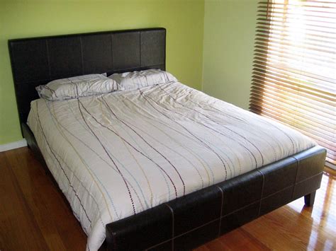 Here are our 25 simple and the whole surface area of the new bed sheet is divided into two parts, one with white half and other with bed style: #973 Sleeping in new bed sheets - 1000 Awesome Things