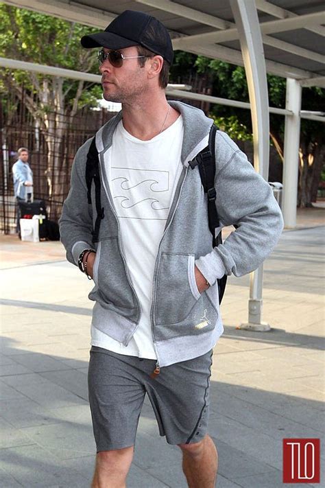 Chris Hemsworth Arrives At Sydney Airport Tom Lorenzo
