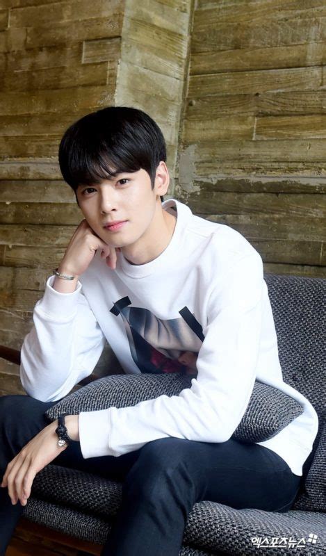 Cha eun woo does not have a girlfriend and he is not dating. Cha Eunwoo (Astro) Profile and Facts (Updated!)