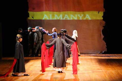 Usta oyuncu cahit çağıran 61 yaşında hayatını kaybetti. 'Mehmet Akif' oyunu Hatay'da sahnelendi