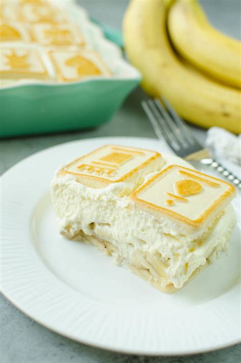 In a bowl, combine the milk and pudding mix and blend well using a handheld electric mixer. Banana Pudding - Paula Deen's Banana Pudding - Fake Ginger