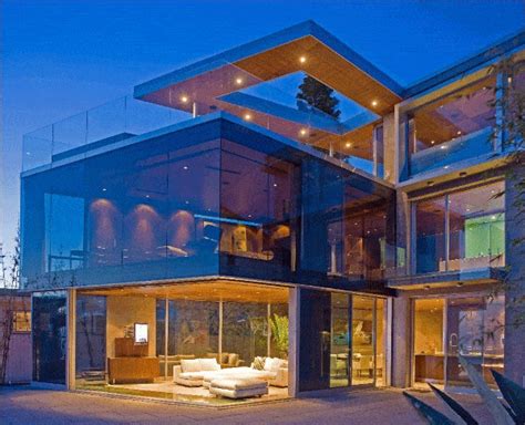 20 Incredibly Stunning Glass House Designs