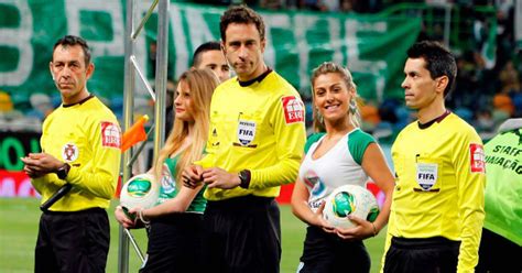 Artur manuel soares dias (born 14 july 1979) is a portuguese football referee. Artur Soares Dias apita clássico