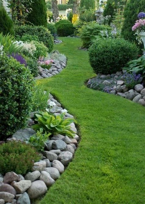20 Plain Front Yard Landscaping Ideas For Your Garden Space Page 16
