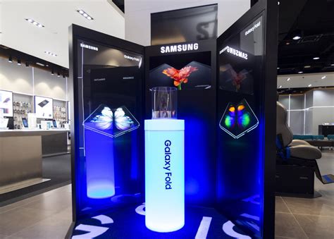 First impression & pendapat tentang samsung galaxy z fold 2 di malaysia. Samsung Galaxy Fold Now On Display At Selected Stores in ...