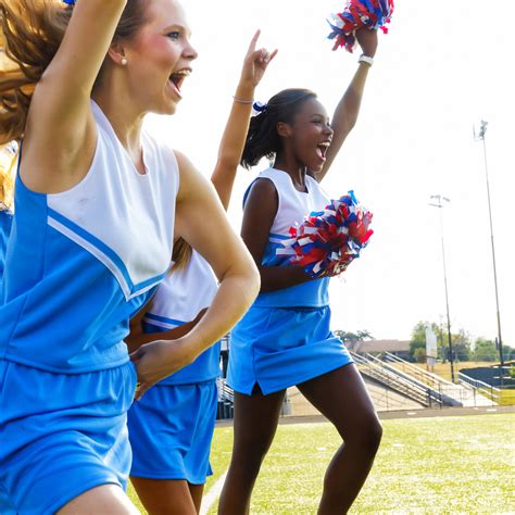 College Cheerleader Is Kicked Off Her Team For Wearing A Bonnet To Practice Laptrinhx News