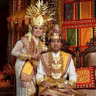 Nama pakaian adat 34 provinsi, pakaian adat sumatera, pakaian adat sulawesi, pakaian adat 34 provinsi beserta gambarnya pdf, pakaian adat 34 gambar pakaian adat indonesia beserta asalnya, gaya terbaru! Macam Macam Pakaian Adat Di Indonesia Beserta Gambarnya ...