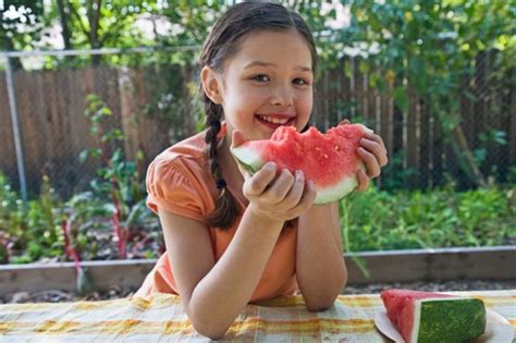 In fact, water and fiber content seem to determine a healthy weight in. How to Pick a Sweet Watermelon | eHow