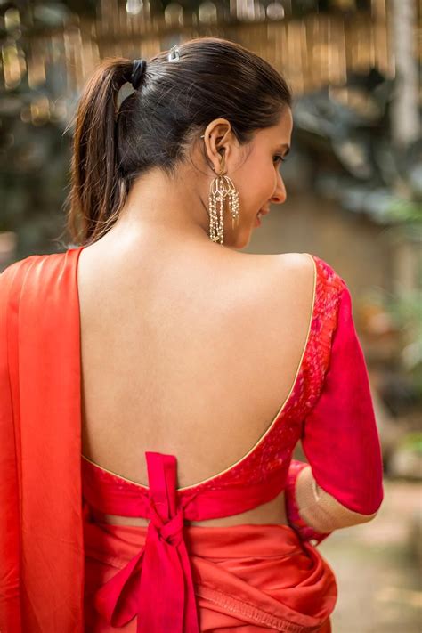 hot backless saree photos bollywood actress backless saree photos