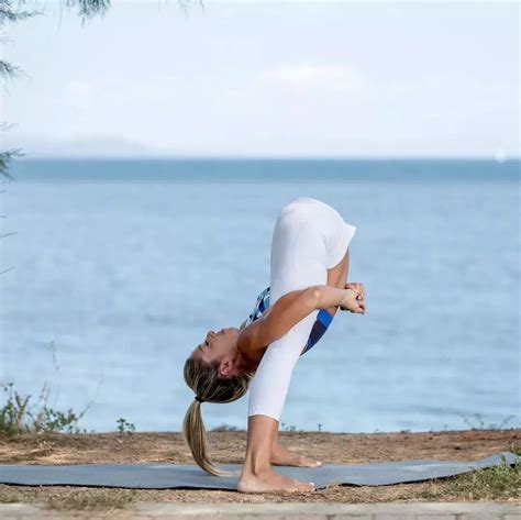 高难度瑜伽体式，不是为了突破身体极限，只是增强柔软度和协调性 双腿