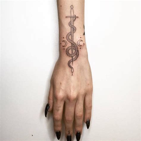 Snake And Daggers Tattoo Inspiration Tattoos Dövme Fikirleri Güzel