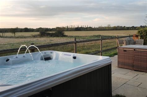 Full List Of Lodges With Hot Tubs In Essex England ️ 2023 Updated