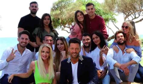 Temptation island follows four dating couples at a pivotal time in their relationship, where they must mutually decide if they are ready to commit to one another for the rest of their lives. Programmi Tv | Lunedì 7 ottobre 2019 | i programmi della ...