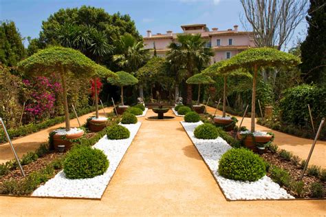 Browse photos of garden designs to inspire your choice of landscaping, plants, and garden edging, for both your front yard and backyard. 16 Dreamlike Eclectic Landscape Designs For Your Garden