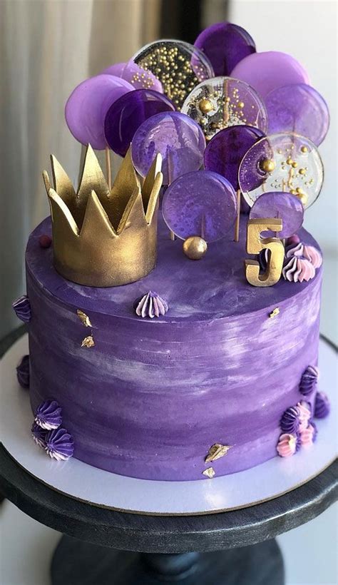 42 Purple Cake With Gold Accent This Birthday Cake Looks Scrumptious