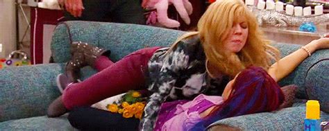 21 Important Puckentine Moments In Sam And Cat History Cat Valentine