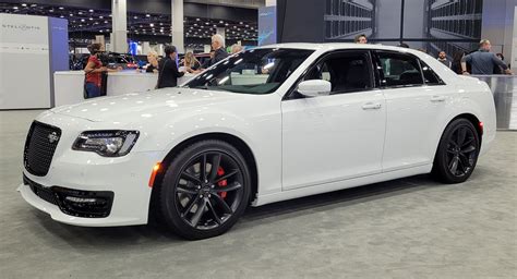 2023 Chrysler 300c Eschewed Hellcat Power Because There Arent Enough