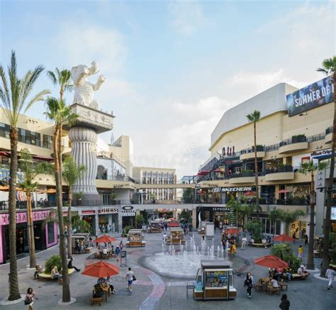 Big Plaza In The Famous Hollywood Area Editorial Stock Image Image Of