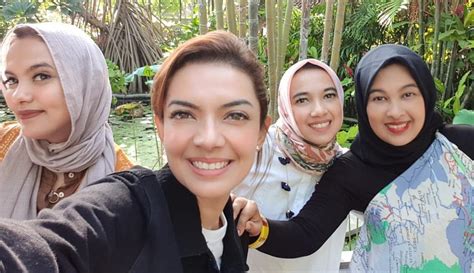Potret Najwa Shihab Bersama Tiga Saudara Perempuan Photo