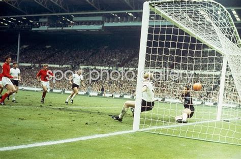 Team england plays on to victory against west germany in this classic world cup final from 1966 with many amazing moments including geoff hurst becoming the first man the most important scenes from the game england vs west germany. Martin Peters scores England's 2nd goal v West Germany World Cup Final 1966 Images | Football ...