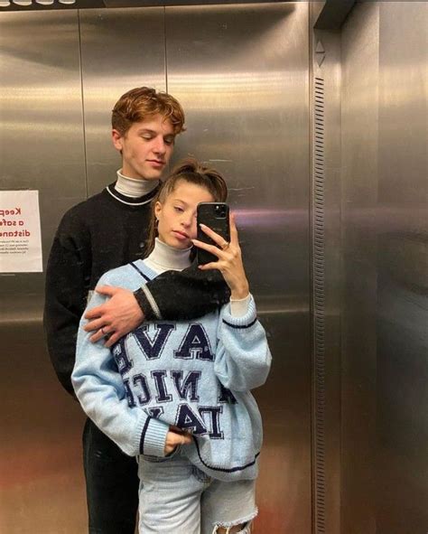 Couple Love Mirror Selfie Elevator Lovers Amour Pic Ideas Aesthetic Couples Poses For