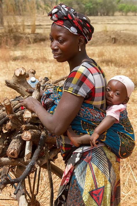 A Mother And Her Child In Banfora Burkina Faso In 2020 Africa