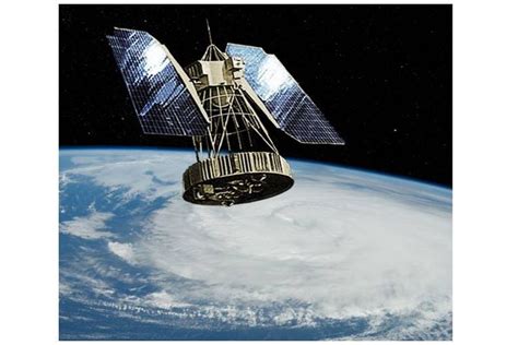 A kota konkrit lengang sunyi. Hari Ini dalam Sejarah: Satelit Nimbus 1 Meluncur ke Luar ...