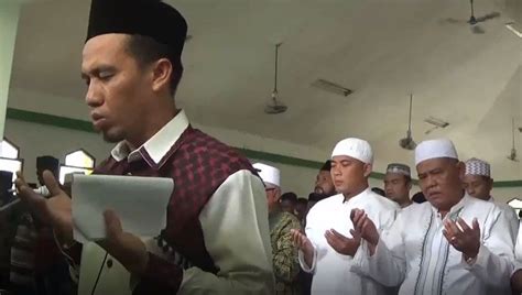 Apakah hukum untuk membaca doa qunut di dalam solat? Hukum dan Keutamaan Membaca Doa Qunut saat Salat Subuh
