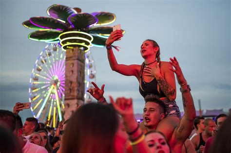 Bestellbar im serviceportal der baz →. Party am Balaton - Ungarn Heute