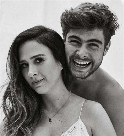 O religioso tem contato com o surfista gabriel medina, e celebrou até o casamento do atleta em durante uma live recente de medina com o pastor, os dois conversaram sobre seus gostos em comum. Após casamento com Gabriel Medina, Yasmin Brunet mostra ...