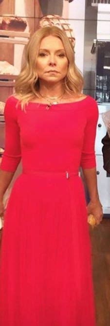 Who Made Kelly Ripas Red Off The Shoulder Dress Fashion Kelly Ripa