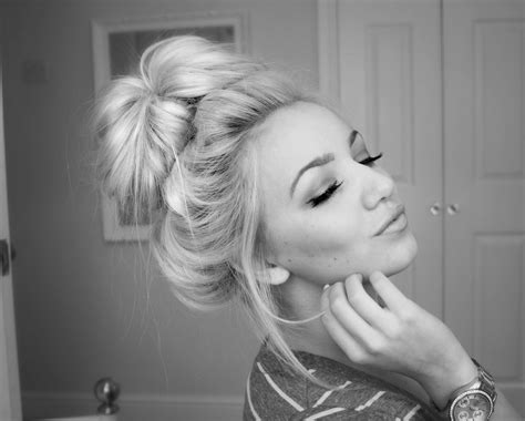 Top 25 messy bun hairstyles | unique and easy messy buns. Top 25 Messy Bun Hairstyles | Unique and Easy Messy Buns