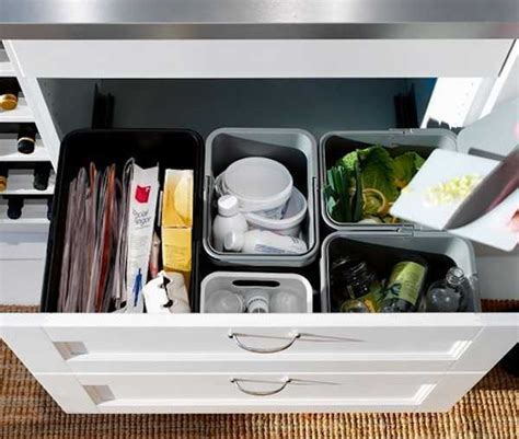 You'll see we installed the middle shelf on the highest setting so that the lower open shelf could fit things larger things like a stand mixer down the line, depending on future kitchen. Contenitori per la raccolta differenziata di Ikea - Idee Green