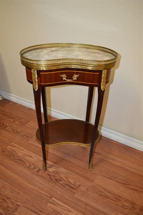 It's 18 in diameter and 1.25 tall. Transitional Period Style, Kidney Shape Side Table at 1stdibs