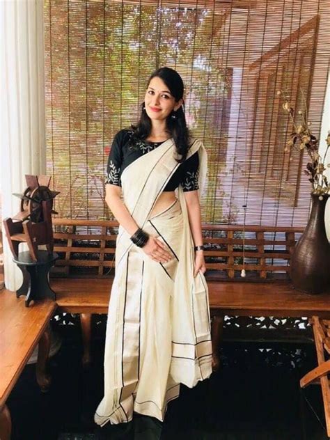 Also blue flower motif running design through out the border.this set mundu is offered without blouse. Pin by Prabisha Nambiar on drape_elegance | Set saree ...