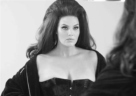 Pirelli Calendar 2015 The Problem With Plus Size Models Like Candice Huffine The Independent