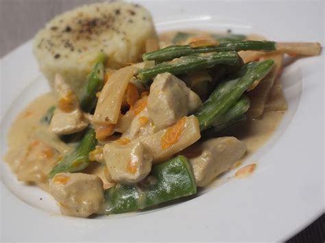 Rotes Thai Curry mit Hähnchen und Gemüse von daniela177