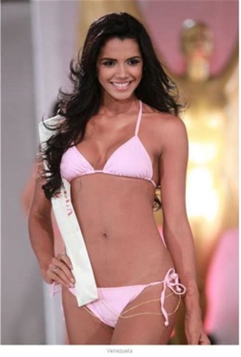 Magazine Expresi N Latina Fotos En Bikini De Miss Mundo Ivian Sarcos
