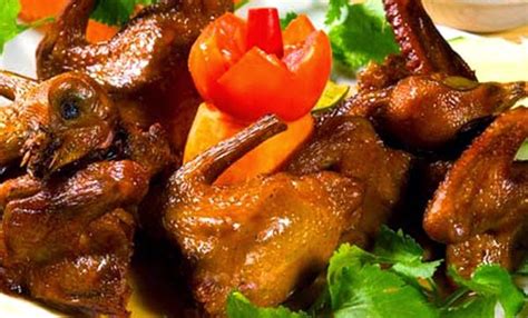 Burung puyuh atau gemak memang menjadi hewan ternak yang saat ini cukup menjanjikan. Burung Dara atau Burung Puyuh Goreng | Aneka Masakan