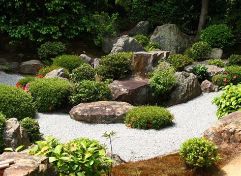 Um 612 hat ein koreaner namens shikomaro (was so viel wie hässlicher maro bedeutet) in japan berühmtheit erlangt, weil er eindrucksvolle gärten gestaltet. Zen-Garten anlegen: Die besten Tipps - Plantura