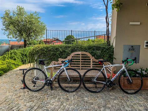 La casa si sviluppa su tre piani collegati da una scala interna molto. Veloce Bike Rental: Cycling Piedmont | Carbon road bike ...