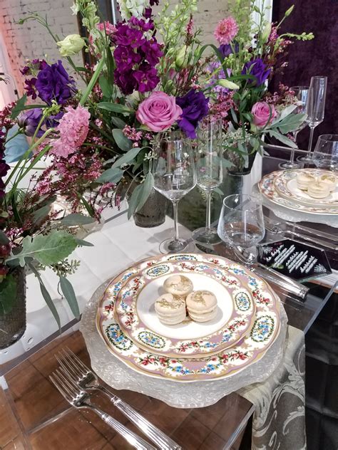 If your wedding is bohemian, consider a more artsy display table. Beautiful wedding table set up. | Wedding flower trends ...
