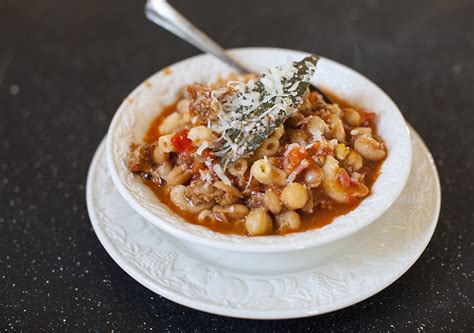 Napisałam sobie taką teges pastę i powiedziałam marcinowi, że i triple dare you madafaka nagraj ją. pasta e fagioli - the perfect covid - 19 dish - bite