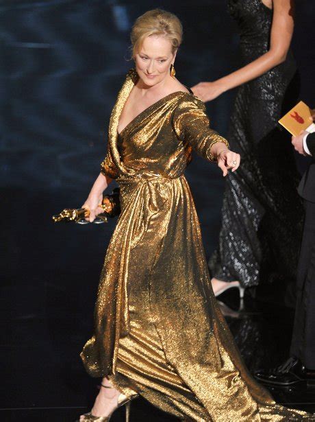 Meryl Streep Accepts Her Oscar For Best Actress Oscars 2012 Winners