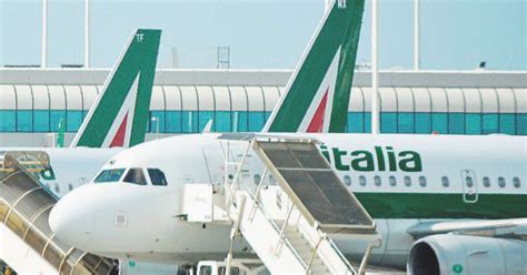 Alitalia Si Riparte Da Zero Altri Soldi Ma Anche I Tagli Il Fatto