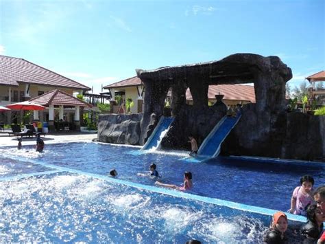 Tok aman bali beach resort, pasir puteh. The slides - Foto di Tok Aman Bali Beach Resort, Pasir ...