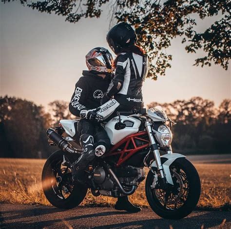Love Ducati Девушки мотоциклистки Пара байкеров Спортбайки