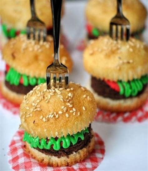 Turkey cupcakes cake, thanksgiving cupcakes cake, dessert ideas recipes posted at: Thanksgiving Cupcake Ideas For Holidays - family holiday ...
