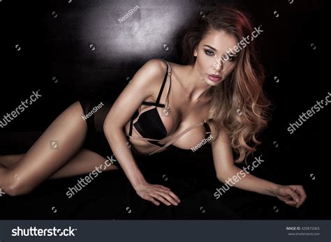 Sensual Beautiful Woman Wearing Black Lingerie Stock Photo 420872065