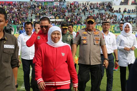 Dapatkan informasi update jadwal piala fa, prediksi, susunan pemain hasil otoritas sepak bola inggris, football association (fa), telah menetapkan jadwal babak keenam atau 8 besar turnamen piala fa yang dijadwalkan digelar secara. Berikut Jadwal Pertandingan Sepak Bola Piala Gubernur Jatim
